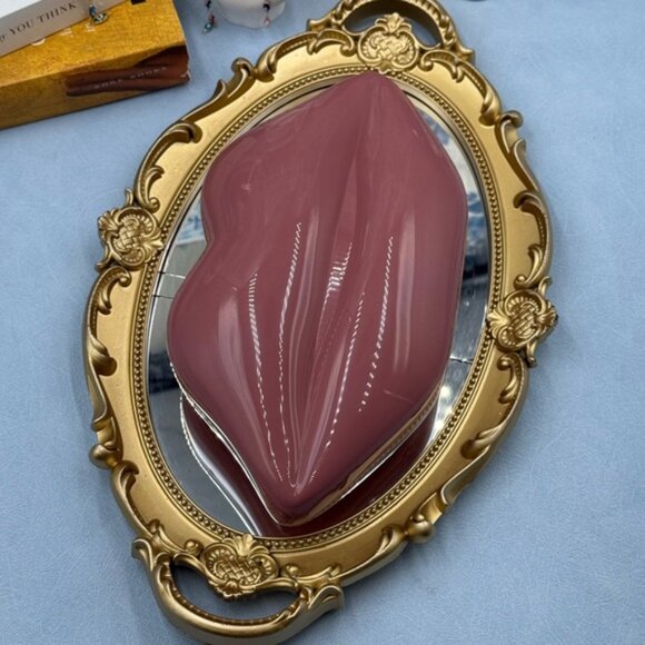 🆕 LULU GUINNESS 🧿 NWOT Antique Rose Iconic Lips Perspex Clutch on a Chain Bag - Picture 12 of 16